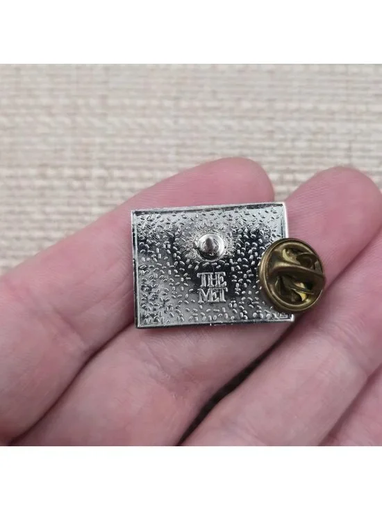 The Great Wave off Kanagawa Enamel Pin - Hokusai Japanese Art A7353 - Picture 3 of 5